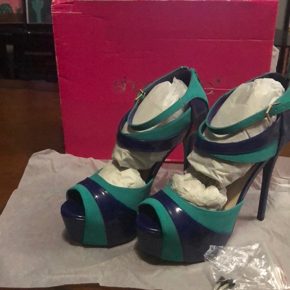 New  Shoe dazzle heels